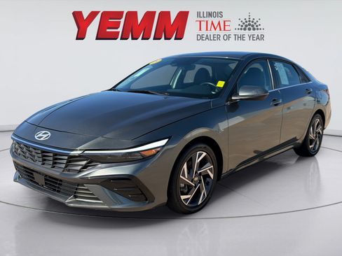 Used 2025 Hyundai Elantra Limited FWD image 7