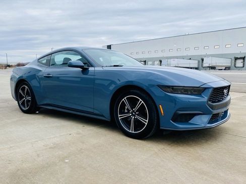 Used 2025 Ford Mustang Coupe image 3