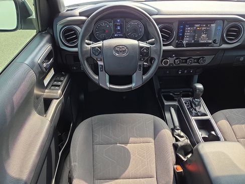 Used 2019 Toyota Tacoma TRD Off-Road AWD/4WD image 11
