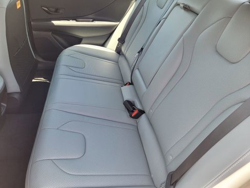 New 2025 Hyundai Elantra Limited image 8