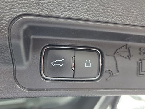 Used 2020 Ford Explorer XLT w/ Comfort Package RWD image 16