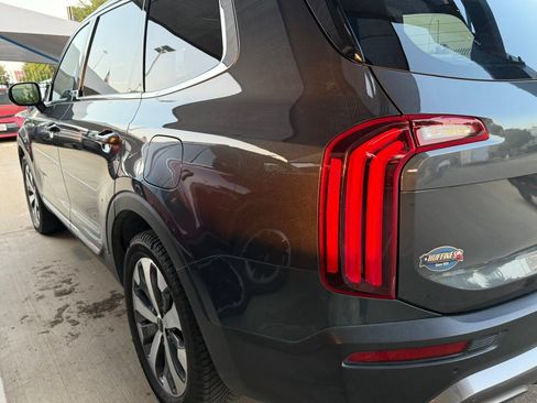 Used 2022 Kia Telluride EX w/ EX Premium Package FWD image 6