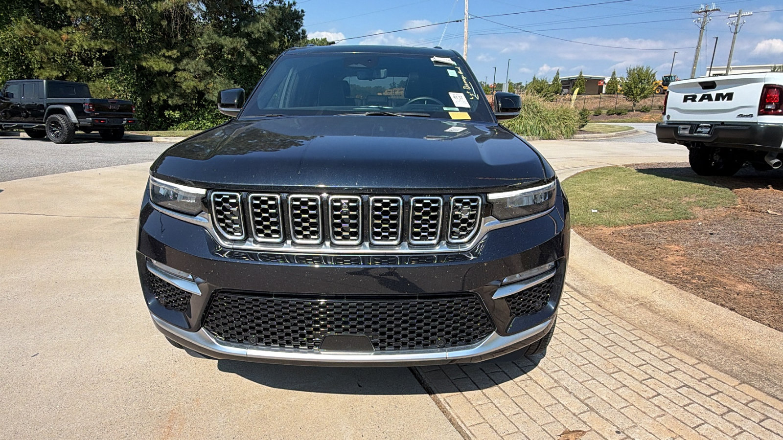 Used 2024 Jeep Grand Cherokee Summit AWD/4WD image 3