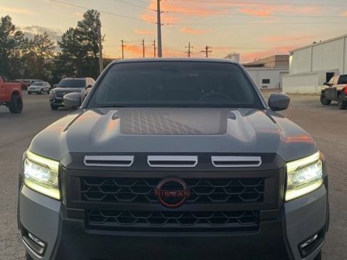 Used 2025 Nissan Frontier PRO-4X w/ Black Accent Package image 8