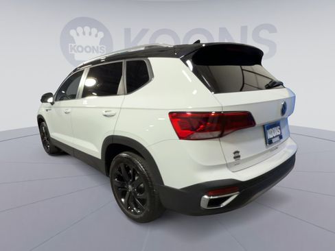 Used 2024 Volkswagen Taos SE image 11