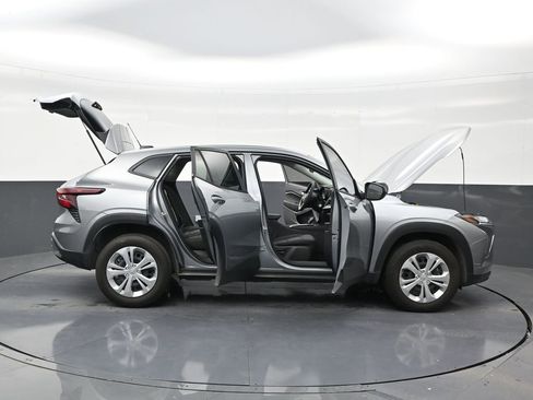 Used 2025 Chevrolet Trax LS FWD image 29