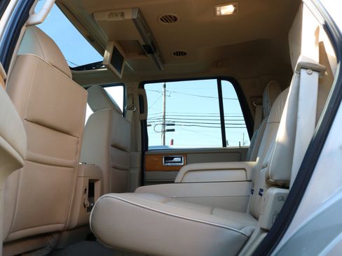 Used 2008 Lincoln Navigator 4WD image 35