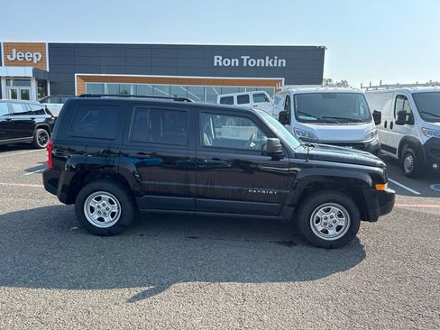 Used 2017 Jeep Patriot Sport AWD/4WD image 10