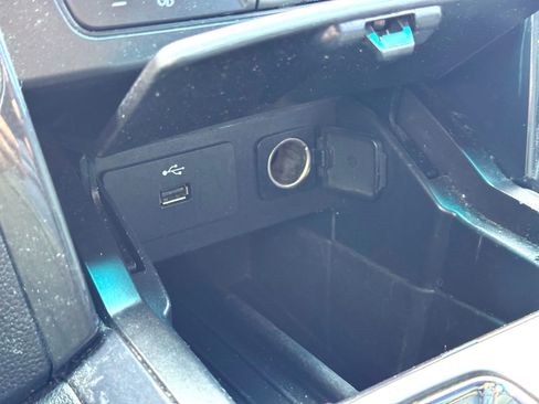 Used 2017 Ford Explorer XLT image 26