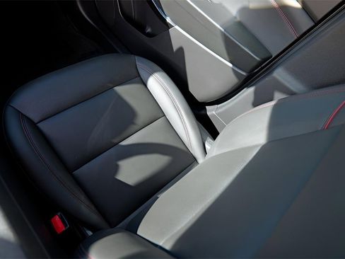 Certified 2025 Chevrolet Trax RS w/ Sunroof Package image 27