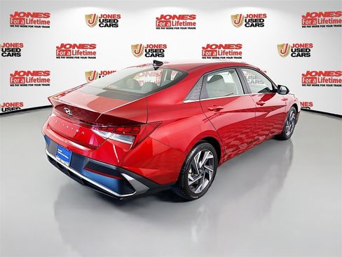 Certified 2024 Hyundai Elantra SEL w/ Convenience Package image 17