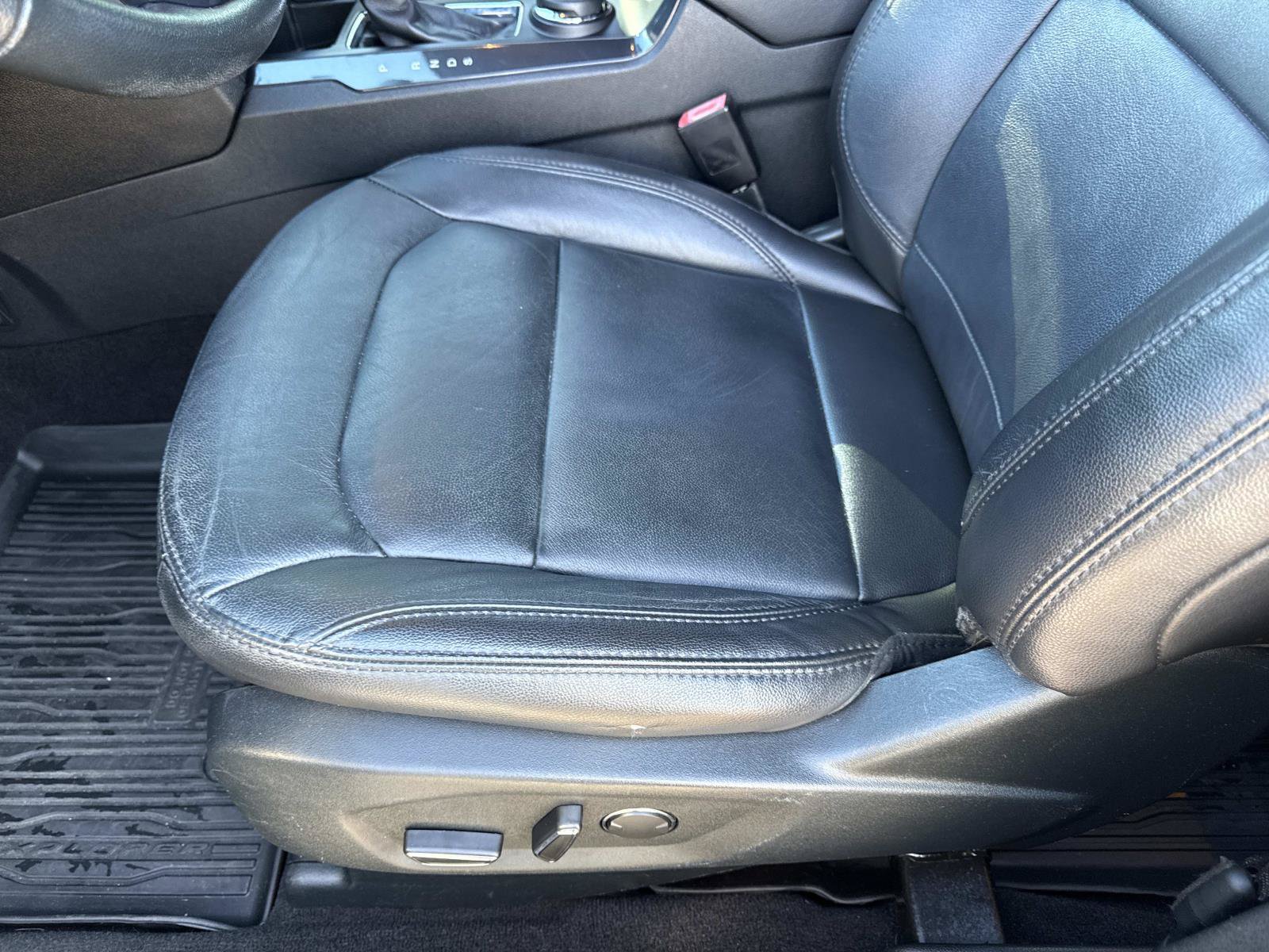 Used 2018 Ford Explorer XLT w/ Equipment Group 202A AWD/4WD image 20