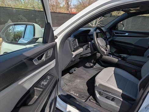Used 2025 Volkswagen Atlas Cross Sport SEL image 30