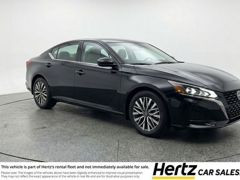 Used 2025 Nissan Altima 2.5 SV image 1