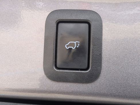 Used 2016 Toyota Highlander XLE image 29