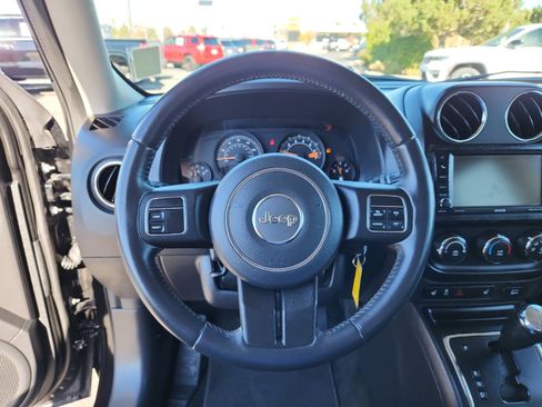 Used 2016 Jeep Patriot High Altitude image 9