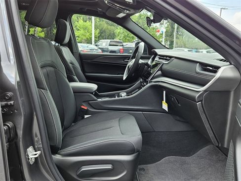 New 2025 Jeep Grand Cherokee Laredo X w/ Luxury Tech Group I image 15