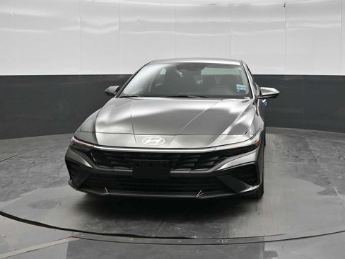 New 2026 Hyundai Elantra SE FWD image 3