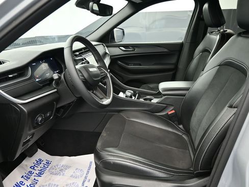 Used 2024 Jeep Grand Cherokee Altitude image 15