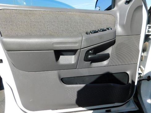 Used 2004 Ford Explorer XLS image 11
