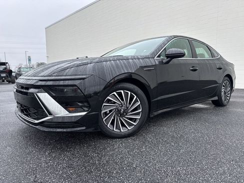 Used 2025 Hyundai Sonata Limited image 3