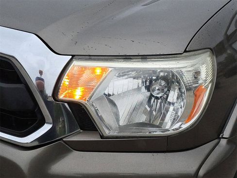 Used 2012 Toyota Tacoma PreRunner image 34