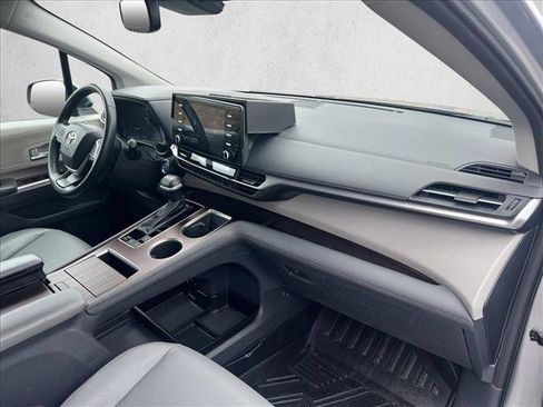 Used 2023 Toyota Sienna XLE image 23