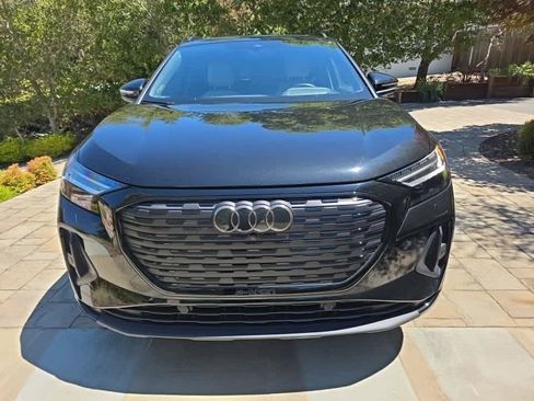 Used 2023 Audi Q4 e-tron Prestige AWD/4WD image 2