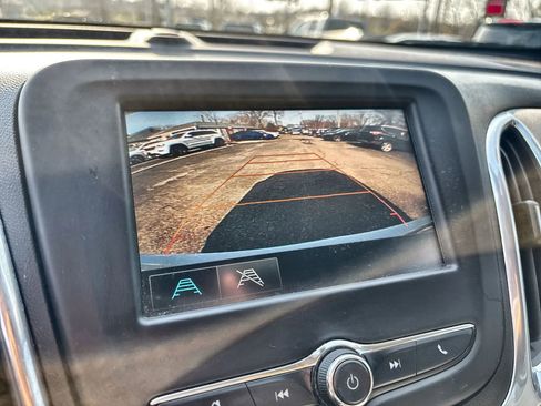 Used 2018 Chevrolet Equinox LS image 22