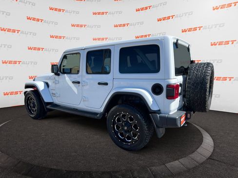 Used 2018 Jeep Wrangler Unlimited Sahara w/ Uconnect 4C Nav & Sound Group AWD/4WD image 3