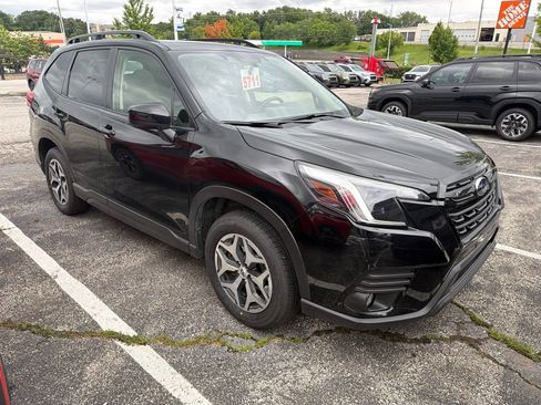 Used 2023 Subaru Forester Premium AWD/4WD image 3