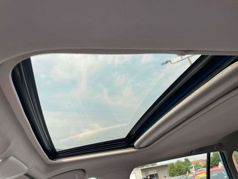Used 2020 Toyota RAV4 XLE Premium FWD image 17