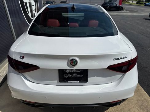 Used 2023 Alfa Romeo Giulia Veloce AWD/4WD image 11