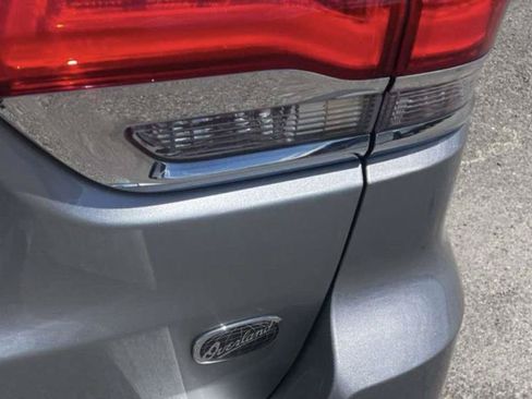 Used 2016 Jeep Grand Cherokee Overland AWD/4WD image 5