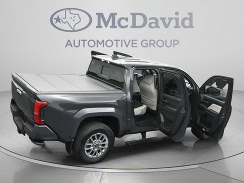 Used 2025 Toyota Tacoma Limited AWD/4WD image 46