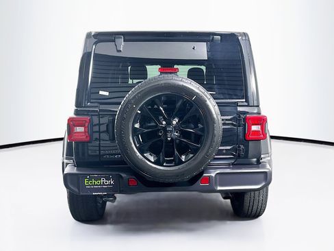 Used 2025 Jeep Wrangler Sahara image 7