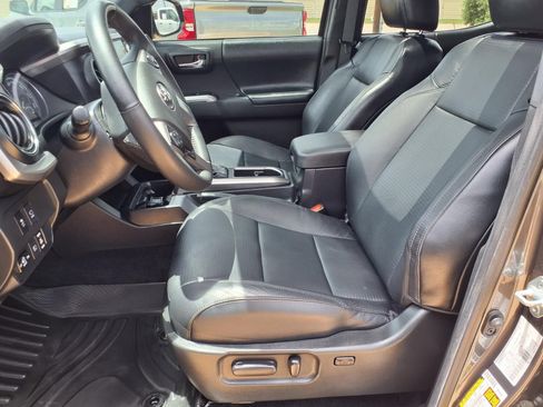 Used 2023 Toyota Tacoma Limited RWD image 25