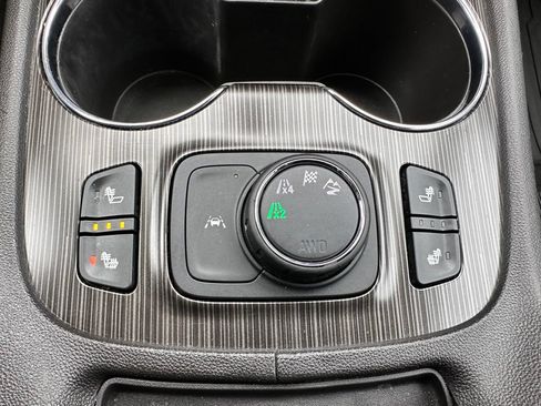 Used 2022 GMC Acadia SLT AWD/4WD image 36