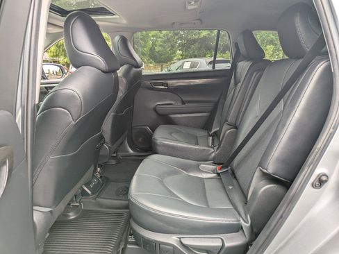 Used 2023 Toyota Highlander Limited AWD/4WD image 29
