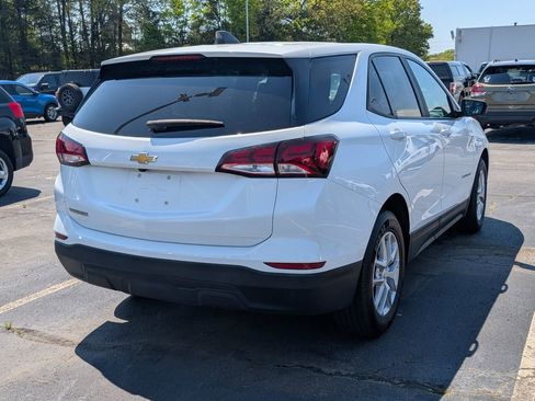 Used 2022 Chevrolet Equinox LS w/ LS Convenience Package image 3