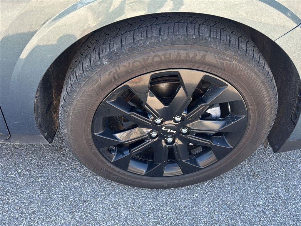 Used 2024 Kia Carnival SX FWD image 14