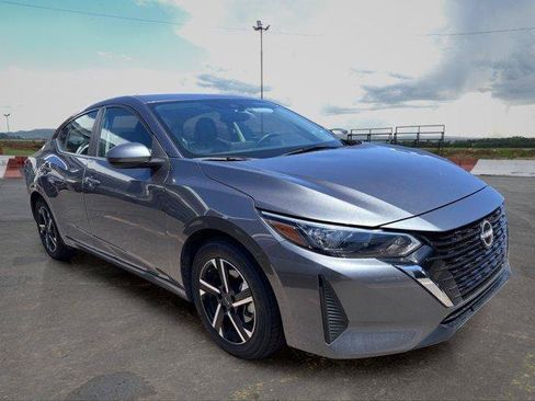 Used 2025 Nissan Sentra SV FWD image 2
