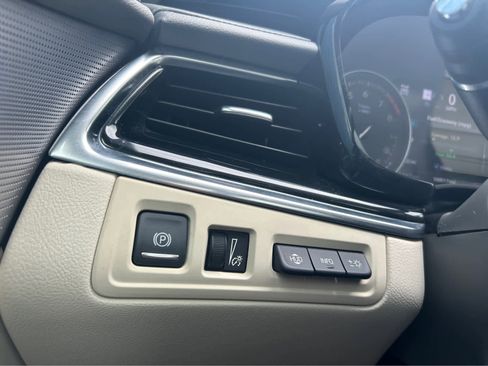 Used 2023 Cadillac XT6 Premium Luxury w/ Technology Package image 24