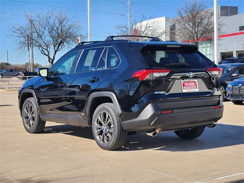 Used 2025 Toyota RAV4 XLE Premium image 4