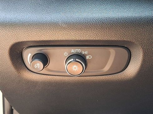 Used 2023 Chevrolet Traverse LT FWD image 24