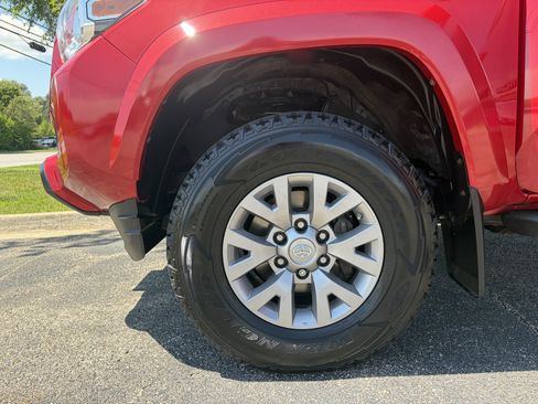 Used 2019 Toyota Tacoma SR5 AWD/4WD image 38