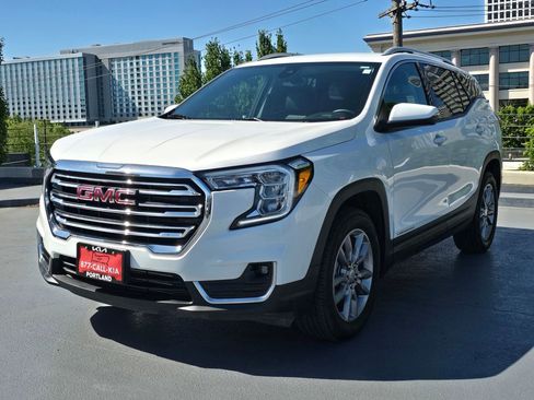 Used 2024 GMC Terrain SLT AWD/4WD image 7
