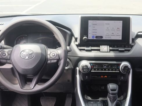 Used 2025 Toyota RAV4 XLE AWD/4WD image 19