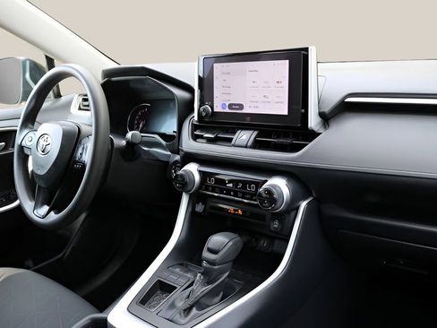 Used 2025 Toyota RAV4 XLE FWD image 21