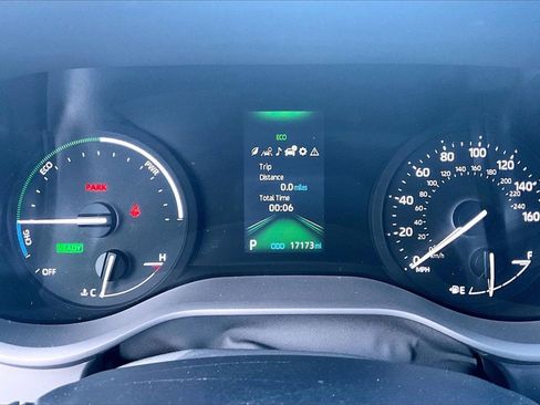 Used 2024 Toyota Sienna XLE Woodland Edition image 20